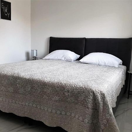 Premium Apartments Adore โนวาลยา ภายนอก รูปภาพ