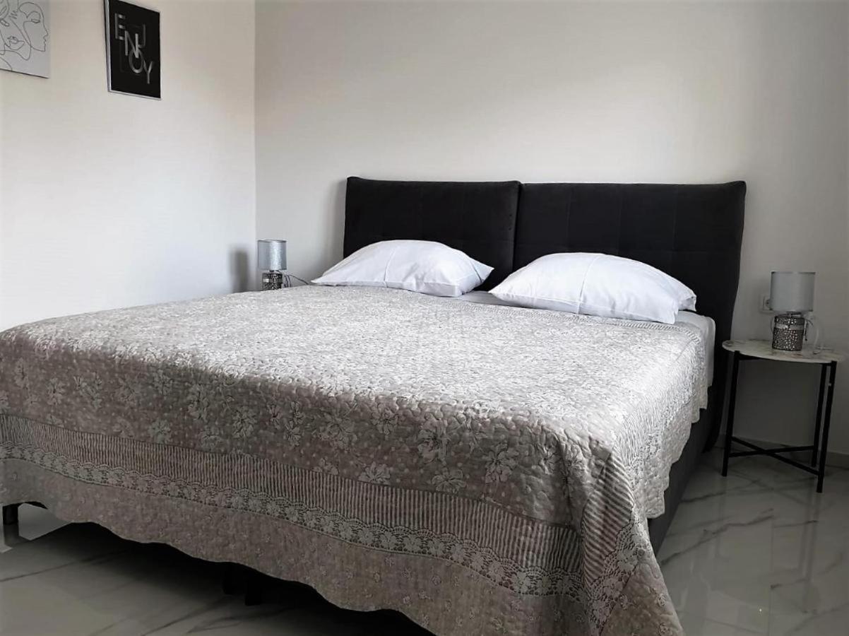 Premium Apartments Adore โนวาลยา ภายนอก รูปภาพ
