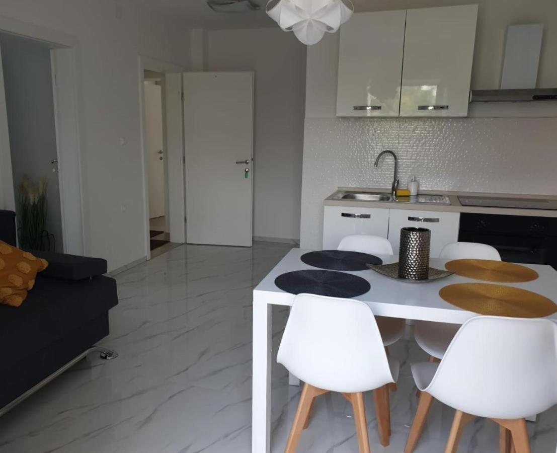 Premium Apartments Adore โนวาลยา ภายนอก รูปภาพ